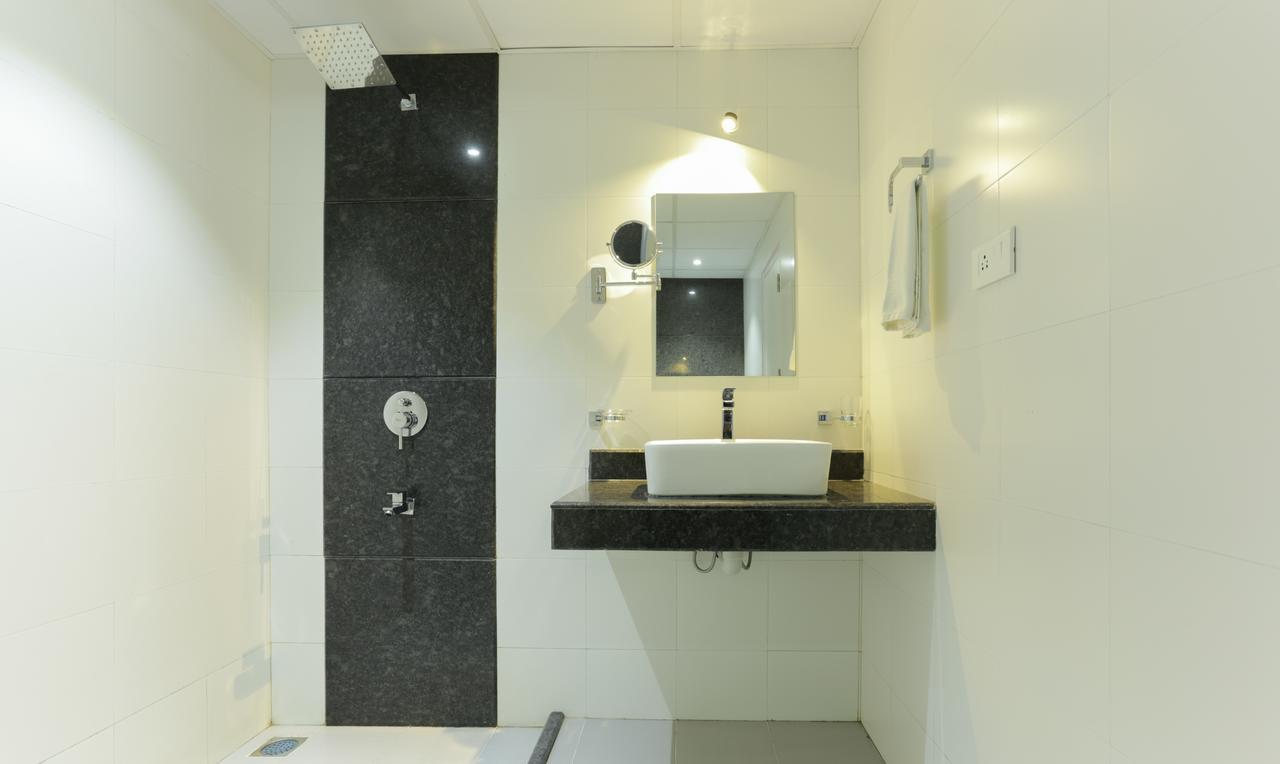 Hotel Crown Suites Kochi Dış mekan fotoğraf
